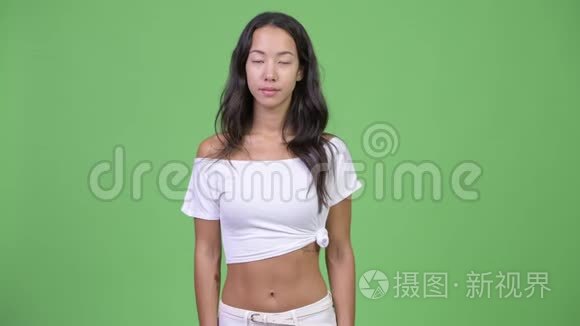 年轻幸福美丽的多民族妇女微笑视频