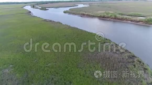新泽西特拉华湾沼泽的鸟瞰图视频