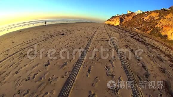 加州月光海滩轮胎轨道视频