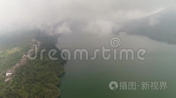 印度尼西亚巴厘岛山区的湖泊视频