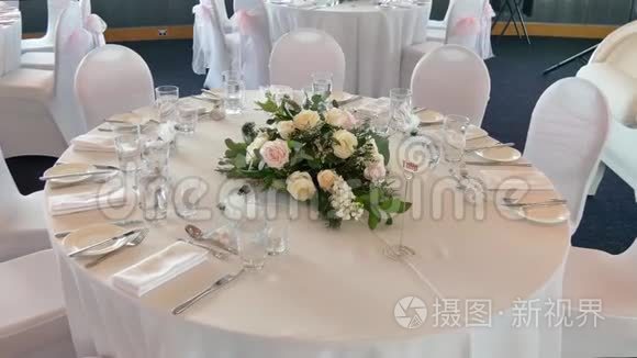 婚宴场地和餐桌装饰