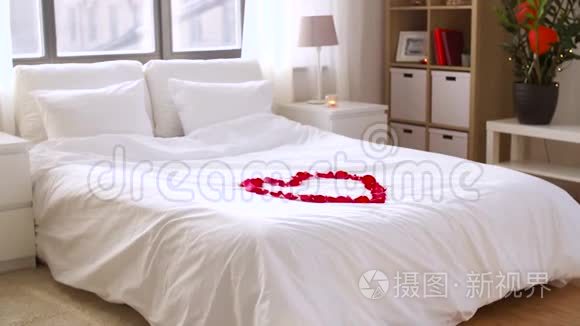 为情人节装饰的舒适卧室视频