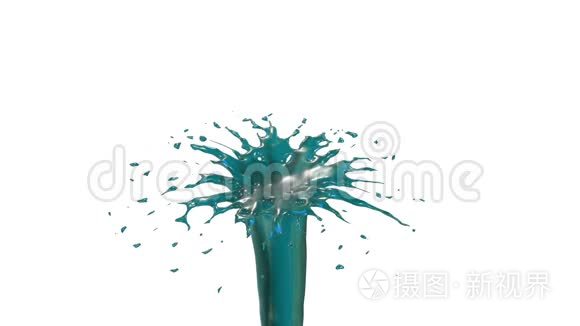 美丽的喷泉喷出的液体像蓝色的果汁,喷泉随着水流高高上升.