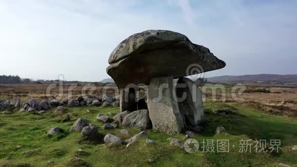 基尔克鲁尼杜门是新石器时代的纪念碑，可追溯到公元前4000年至3000年之间的阿尔达拉和波尔图在多戈尔县