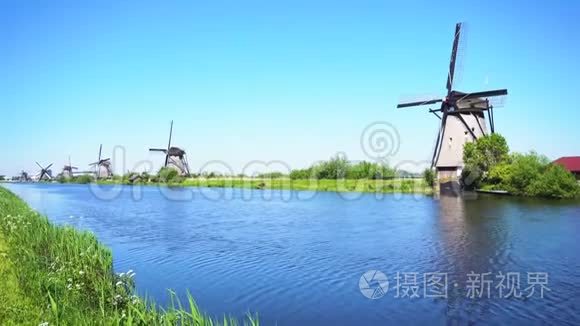 荷兰风车在河水上视频