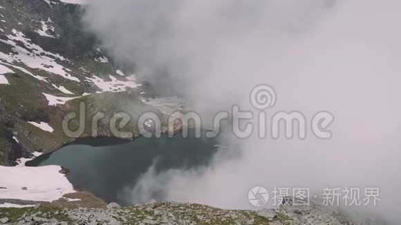 夏天的Transfagarasan通行证。 横渡罗马尼亚喀尔巴阡山，是罗马尼亚最壮观的山脉之一