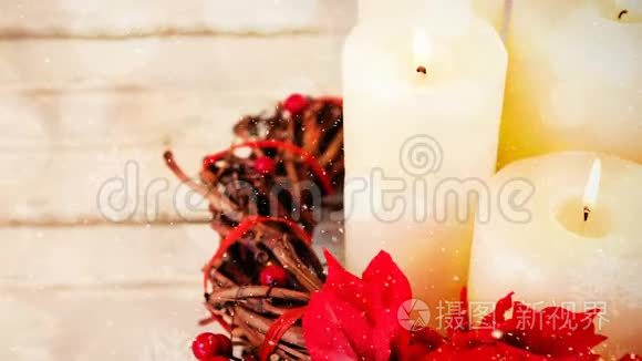 蜡烛和圣诞装饰结合降雪视频