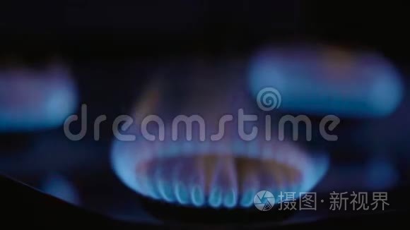 煤气炉上煤气炉里的火视频