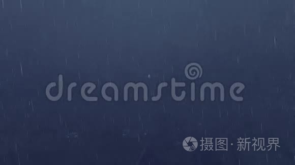 在雷雨的夜空中空运视频