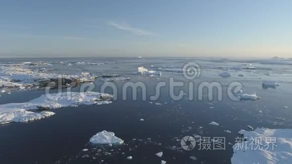 北极极地开阔水域冰川鸟瞰图视频