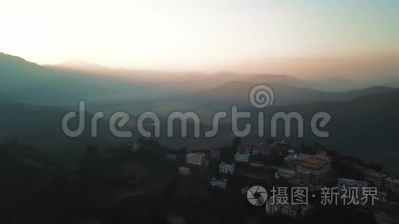 喜马拉雅山山谷高山上的日落视频