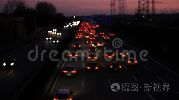 黄昏时德国公路上的交通视频