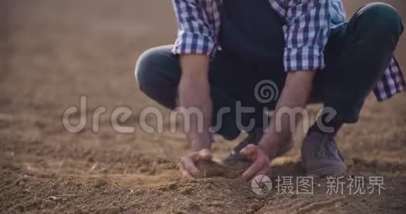 农业领域土壤检测手视频