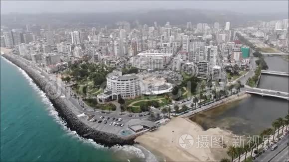 智利城市和海滩的鸟瞰图视频