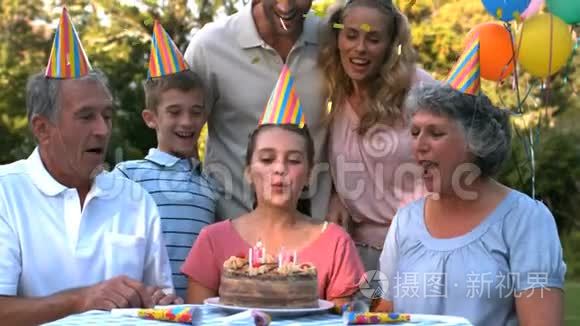 家人庆祝生日聚会视频