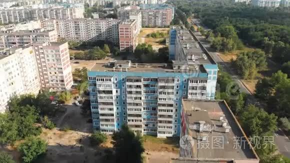 城市住宅多层建筑的鸟瞰图视频
