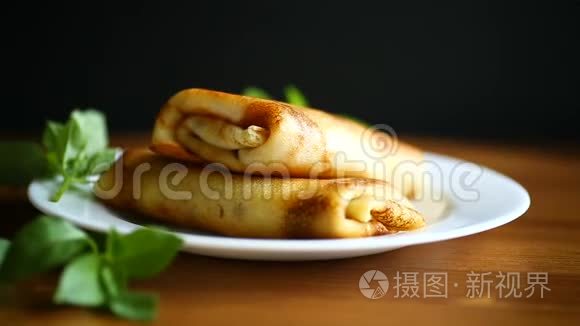 油炸薄煎饼视频