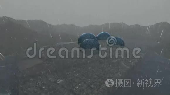 大雨下在水和山之间的地区视频