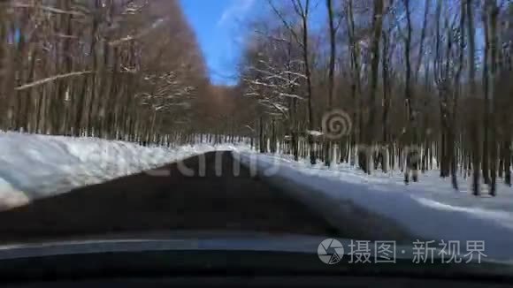 开着车，雪景.