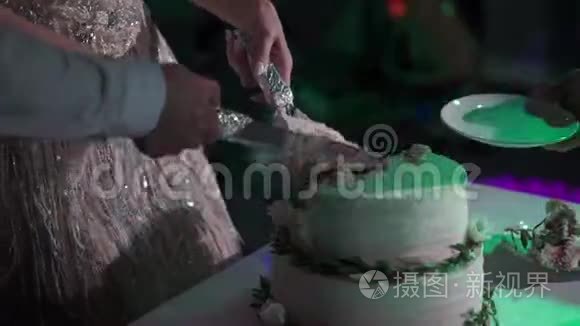 婚礼庆典蛋糕新娘新郎切割