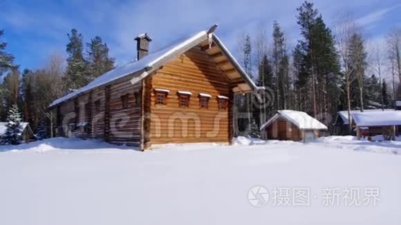 俄罗斯传统的木制农房视频