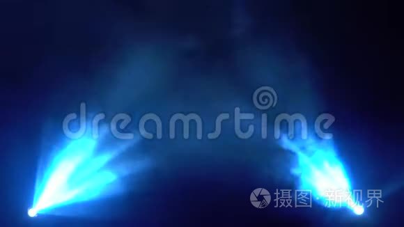 激光蓝光和烟雾的舞台聚光灯视频