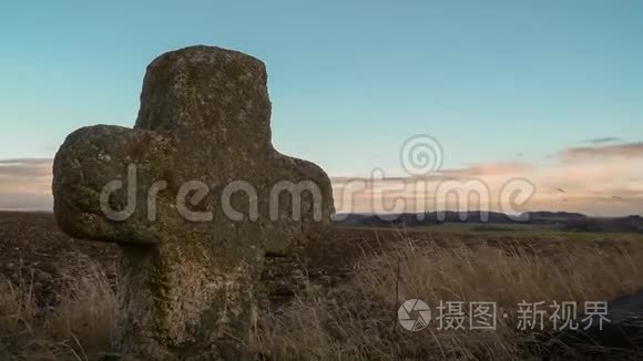 阴天下的自然景观全景