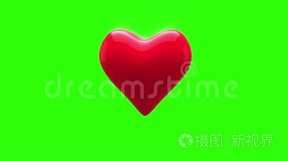 红色的心在绿色的背景上跳动视频