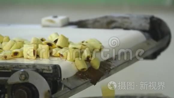 食品厂的饼干生产线视频