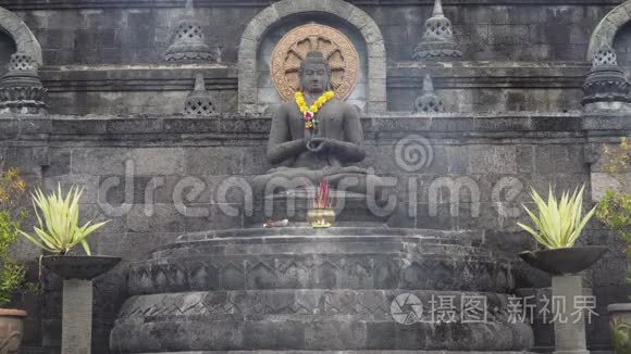 巴厘岛神庙岛上的布达雕像视频