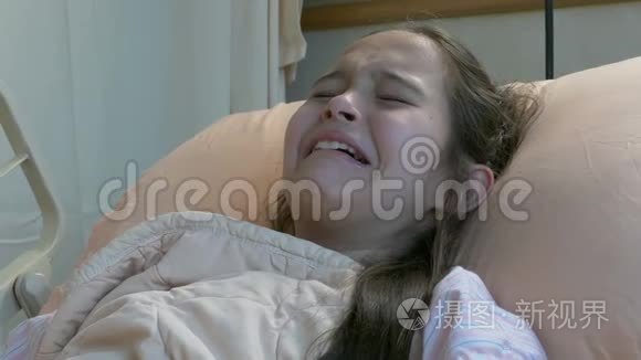 亚裔美国人吐温女孩住院床视频