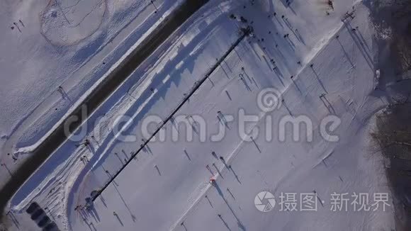 冬季视野克里穆尔达拉托维亚空中无人机顶视图4K UHD视频