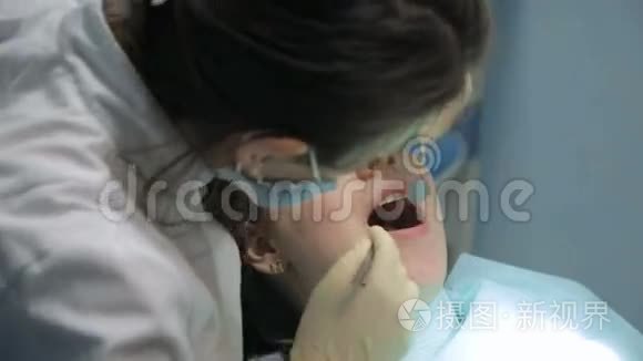 在牙医接待处的病人视频