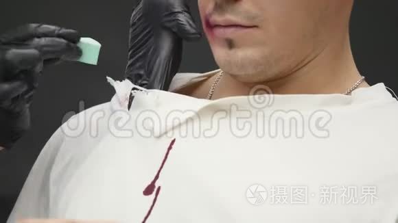 化妆师在工作中应用特效化妆视频