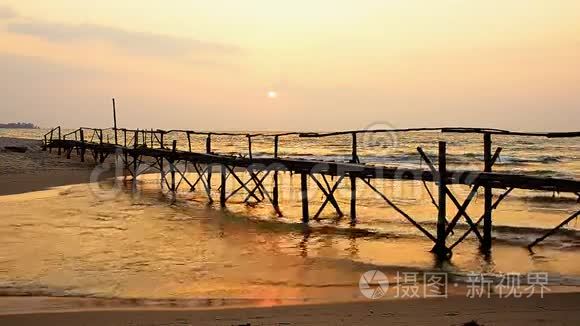 晚上沙滩海浪视频