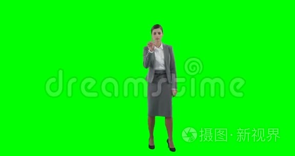 女商人触摸未来的数字屏幕