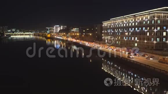 城市大道和道路交叉口夜间交通视频