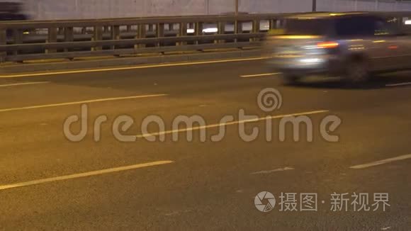 市区通道及道路交汇处夜间交通视频