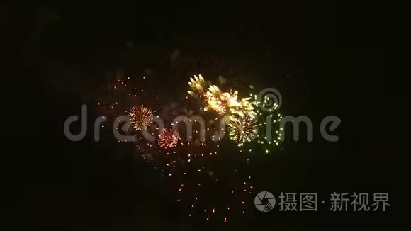 烟花在夜空中爆炸视频