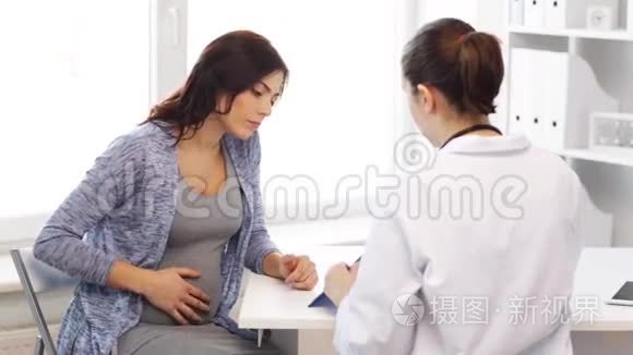 妇科医生和孕妇住院视频