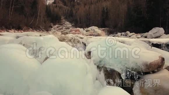 飞越雪山森林视频