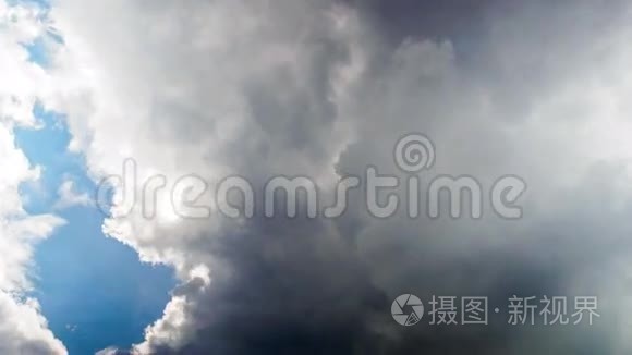 雨前天空中移动的云的时间流逝视频