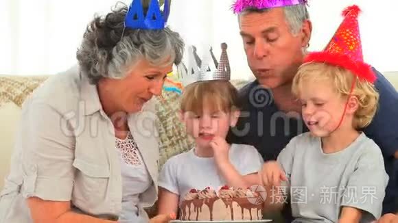 生日快乐的家庭视频