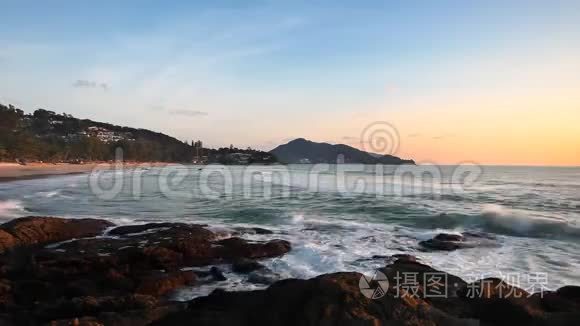 美丽的夕阳下的热带海滩视频