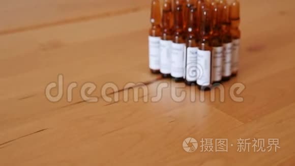 桌上的药用安瓿视频