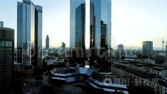 现代摩天大楼城市景观鸟瞰图视频