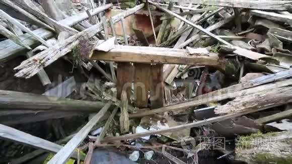 房子被地震摧毁了视频