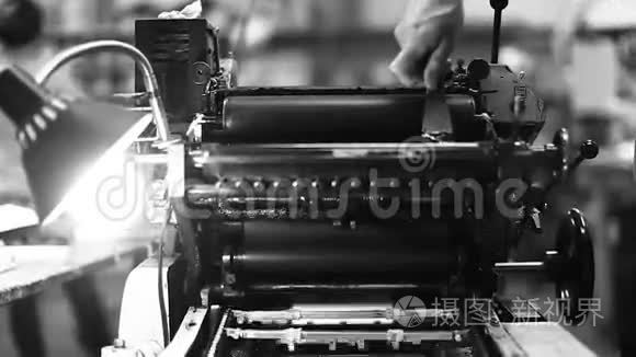 黑白印刷车间印刷机视频