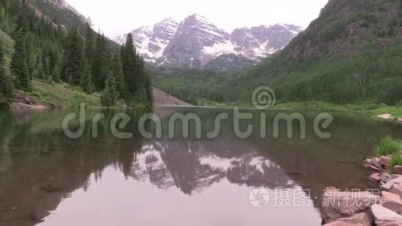 夏天的马龙钟风景倒影视频