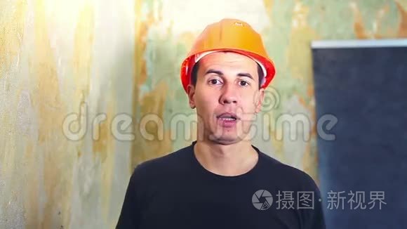 戴安全帽的建筑工人视频